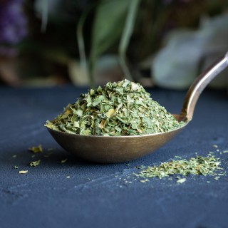 Organic moringa leaves (chopped)