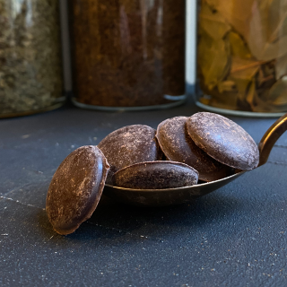 Organic cocoa mass in discs