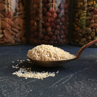 Organic hulled sesame seeds