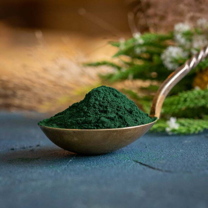 Grünes Bio-Spirulina-Pulver