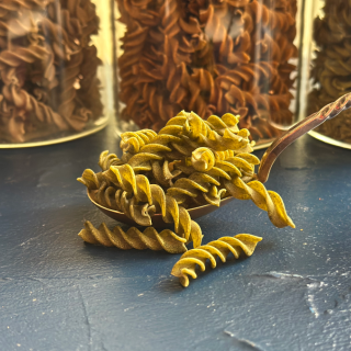 Ekologiški žirnių makaronai FUSILLI su jūros dumbliais Wakame