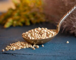 Органическая необработанная зеленая гречневая крупа RAW