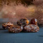 Organic Medjool dates with pits (fresh)